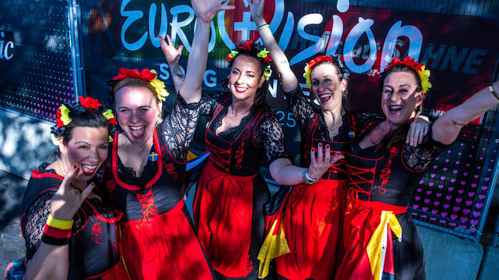 Hier wird geBALLERT: Fans stimmen sich auf ESC-Finale ein