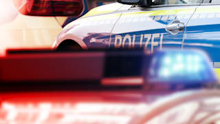 Berlin: Transporter missachtet rote Ampel und verursacht Unfall