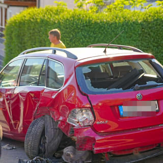 2 Schwerverletzte!: Autofahrer (60) erfasst Fußgänger