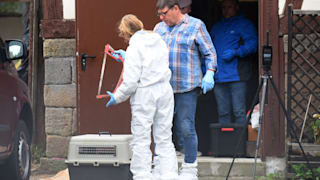 Mieterin Anja (55, kleines Foto) hatte das Down-Syndrom. Sie war ihren Vermietern Stefan P. (58) und Katja H. (44) schutzlos ausgeliefert