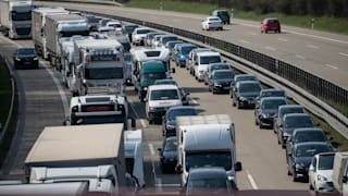 Ostern 2025: Stau! Das droht auf Reisen mit Auto, Bahn, Flug oder Bus