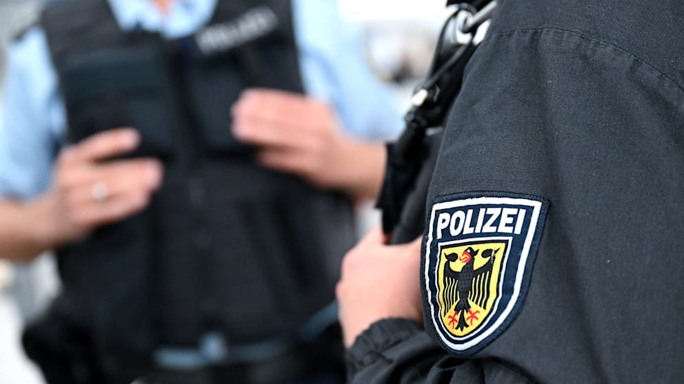 Neonazis wollen zu Treffen nach Italien: Polizei stoppt sie am Flughagen