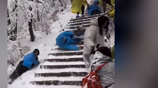 Aua, das tut weh! : Treppe wird zur Eis-Rutschbahn