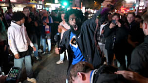Reeperbahn blockiert, viele Verletzte: Die Chronologie der HSV-Partynacht