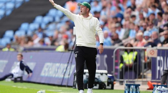 Werder Bremen Trainer Ole Werner coacht an der Seitenlinie