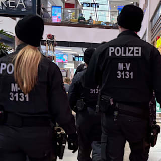 Schwerin: 17-Jähriger stirbt nach Messer-Angriff vor Einkaufscenter