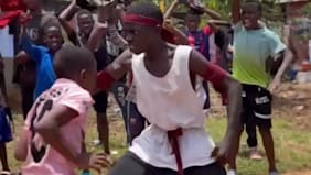 Ist das überhaupt noch Fußball?: Verrückte Spielregeln in Uganda