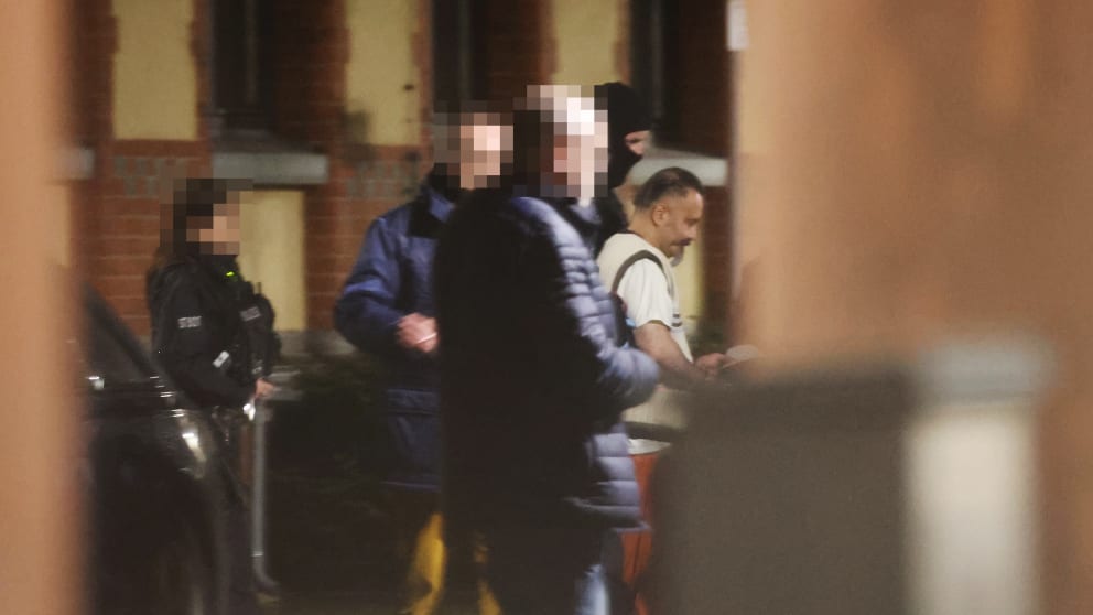 Nach seiner Amokfahrt wurde Attentäter Taleb A. (50) festgenommen und abgeführt