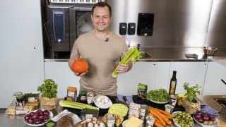 Bio-Produkte: 4 Rezepte von Spitzen-Koch Simon Tress für 3,50 Euro pro Person