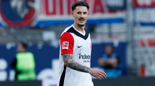 Frankfurt, Ger. 13th Apr, 2025. Im Bild: Torschuetze Robin Koch (Eintracht Frankfurt, 4) Jubel nach seinem Tor zum 2:0, jubelnd, bejubelt, jubelt, jubeln, emotionen 13.04.2025, Fussball, Bundesliga, Eintracht Frankfurt - 1. FC Heidenheim, GER, Frankfurt, Deutsche Bank Park, DFL