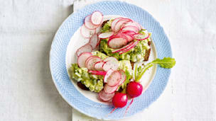 Abnehm-Trick zum Abend: Avocadosalat auf Eiweißbrot