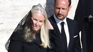 Trotz Marius-Krise: Mette-Marit bei Papst-Beisetzung so tapfer wie nie