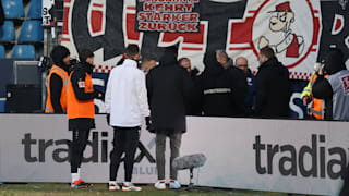 Bundesliga: Bundesliga-Spiel wegen Fan-Plakaten für 42 Minuten unterbrochen