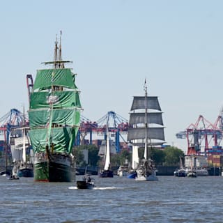 Mega-Volksfest an der Elbe: Hamburg feiert seinen Hafen und den HSV