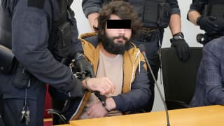 Leichenschänder vor Gericht: Ist der völlig irre oder tut er nur so?