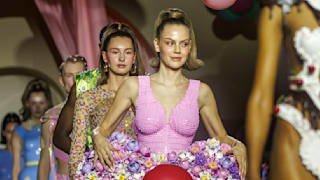 Auf der Berliner Fashion Week: Olmo-Freundin feiert Model-Debüt