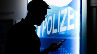 Hessens Innenminister Roman Poseck (55, CDU) führt die Landespolizei. Er will mit den Innenministern der Länder prüfen, ob Beamte auf AfD-Mitgliedschaft geprüft werden können
