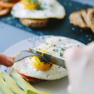 Fette oder Kohlenhydrate – das beste Frühstück für Männer und Frauen
