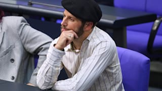 Mützen-Eklat: Linken-Abgeordneter Marcel Bauer fliegt aus Bundestag