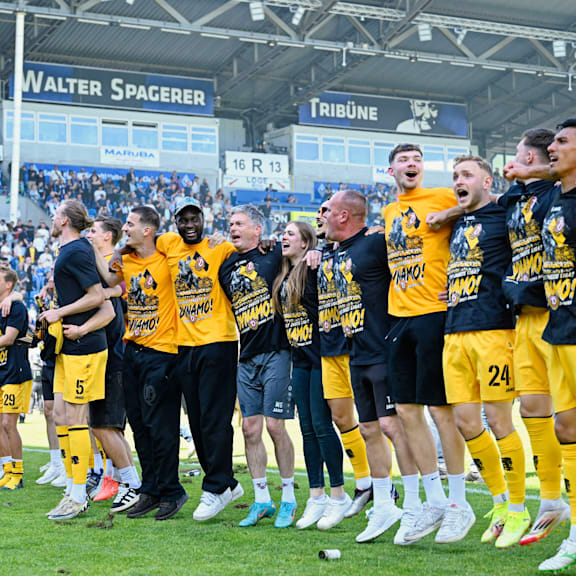 Dynamo Dresden: Irre Aktion! Aufstiegshelden laufen zum Spiel