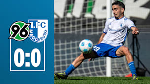 Absurde Slapstick-Szene: Magdeburg klaut sich selbst den Ball