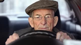Unfallzahlen sinken, aber: Immer mehr ältere Autofahrer verunglücken