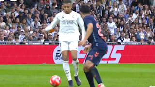 Das sieht man selten: Genial, was Mbappé vor seinem Traumtor macht!