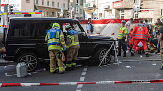 Der Fahrer einer Mercedes G-Klasse ist am Stuttgarter Olgaeck in eine Menschengruppe gerast. Erst vor zwei Monaten starb an derselben Stelle eine Fußgängerin
