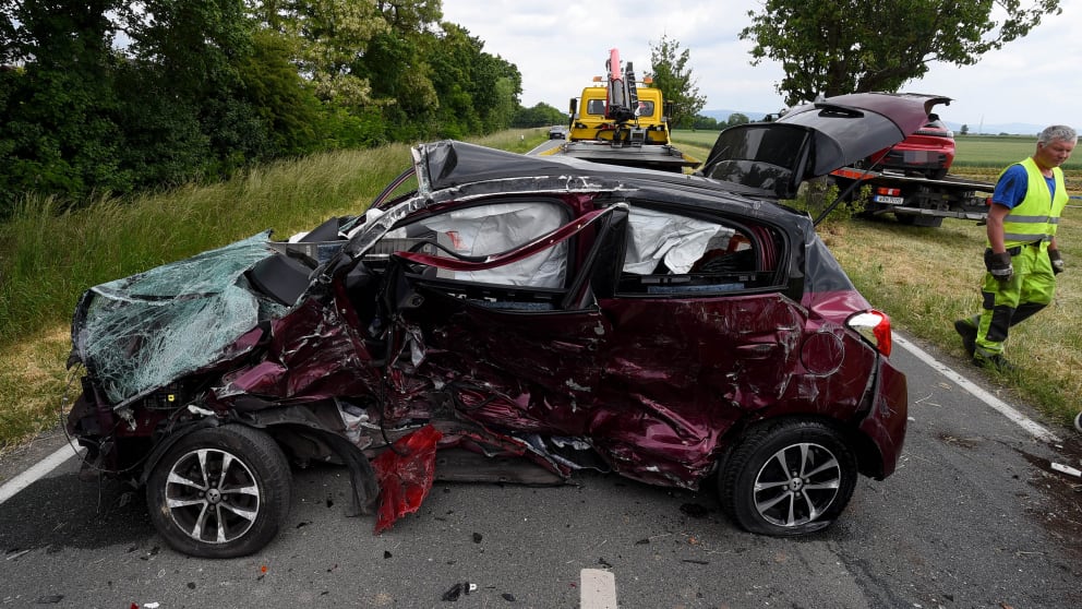 Hessen: Rentner-Ehepaar stirbt bei schwerem Unfall