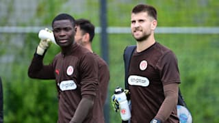 Ronny Seibt (l.) an der Seite von Ben Voll. Die Nr. 2 von St. Pauli feierte gerade ihr Startelf-Debüt in Frankfurt (2:2). Seibt wird den Klub am Saisonende dagegen verlassen müssen