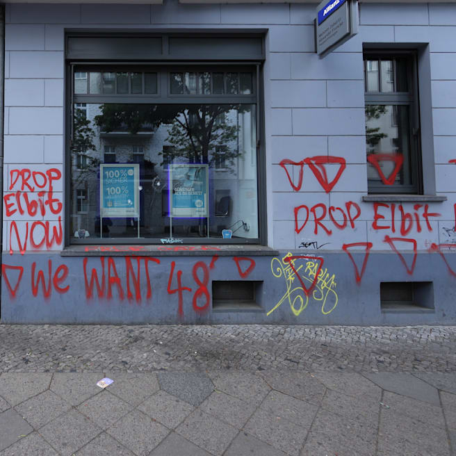 Staatsschutz ermittelt: Israel-Hass auf Büro-Scheibe in Berlin geschmiert