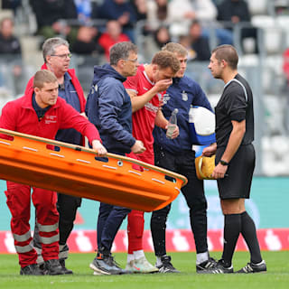 Kuriose Szene in 4. Liga: Teamarzt veranlasst Auswechslung bei Gegner