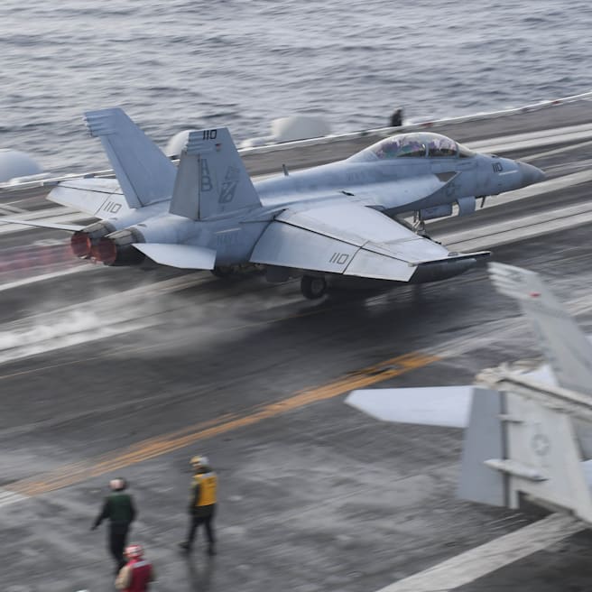 60-Millionen-Kampfjet der USA stürzt ins Rote Meer: Nach Huthi-Angriff