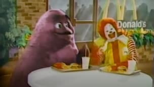 McDonald's: Was DIESE Kult-Figur plötzlich beim Fußball macht