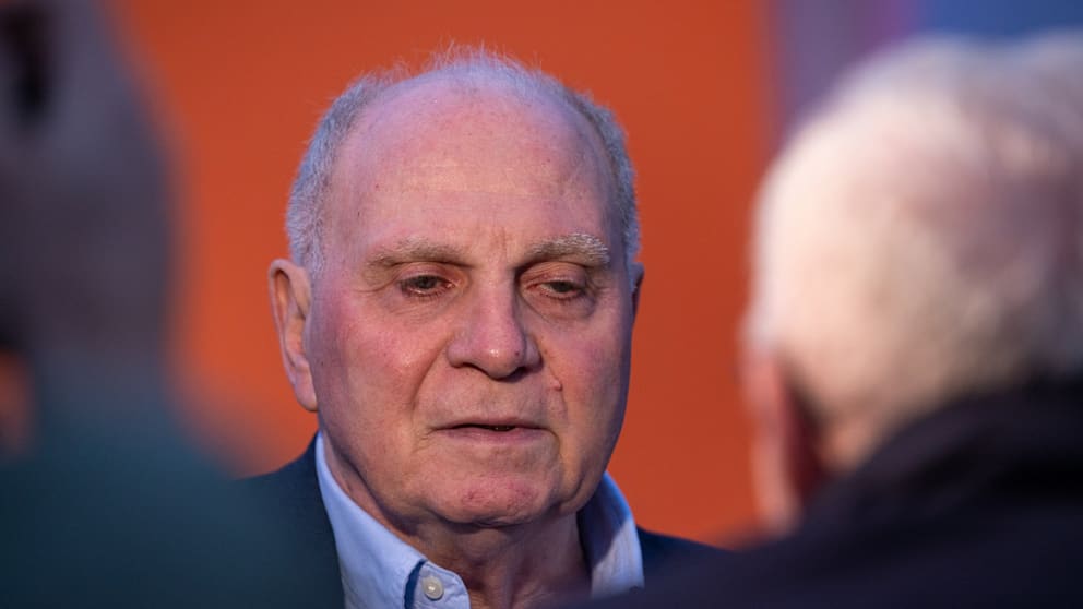 FC Bayern: Uli Hoeneß teilt aus – Er spricht von „schönem Mist“ und „jeden Furz“