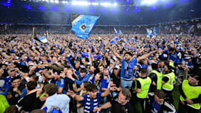 „Nur noch Reste …“: Wie das HSV-Stadion nach dem Platzsturm aussieht