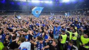 „Nur noch Reste …“: Wie das HSV-Stadion nach dem Platzsturm aussieht