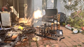 Plötzliche Verpuffung: Zwei Männer beim Grillen schwer verbrannt