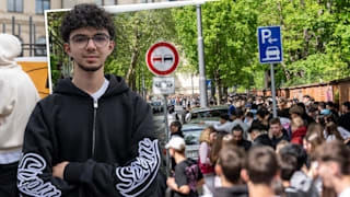 Drei Tage Ausnahmezustand in Frankfurt: Tausende Teenies stehen Schlange um Klamotten von