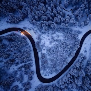 Glatteis und Schnee: So kommen Autofahrer sicher durch den Winter