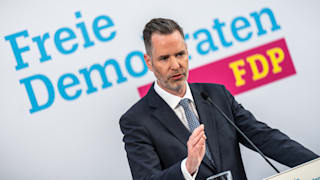 FDP wählt neue Spitze: Nach dem Wahldebakel: Lindner geht – Dürr kommt