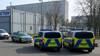 Großeinsatz wegen Waffe: Mann bedroht Jugendliche auf Schulhof in Schwerin
