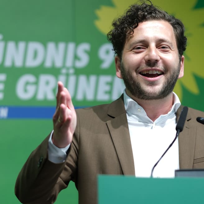 Parteitag in Sachsen: Grünen-Chef: Merz soll bei AfD-Verbot mitmachen!