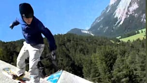 Lustige Idee: SO fährt man Snowboard ohne Schnee!
