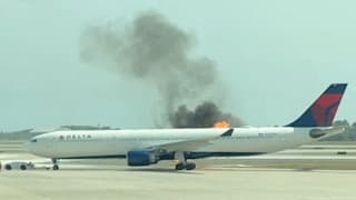 Feuer in US-Flugzeug: 300 Menschen wegen brennendem Triebwerk evakuiert