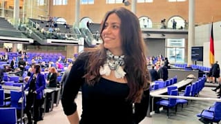 Eklat im Bundestag: Neu-Abgeordnete Köktürk trägt Palästinensertuch