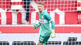 FC Bayern: Nübel über Konkurrent Urbig und München-Zukunft