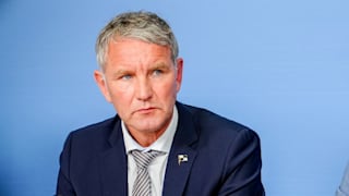Thüringens AfD-Chef Björn Höcke (53, Mitte) am Montag in der Bundespressekonferenz mit Sachsens AfD-Chef Jörg Urban (60, r.) und Staats- und Verwaltungsrechtler Prof. Michael Elicker (55)