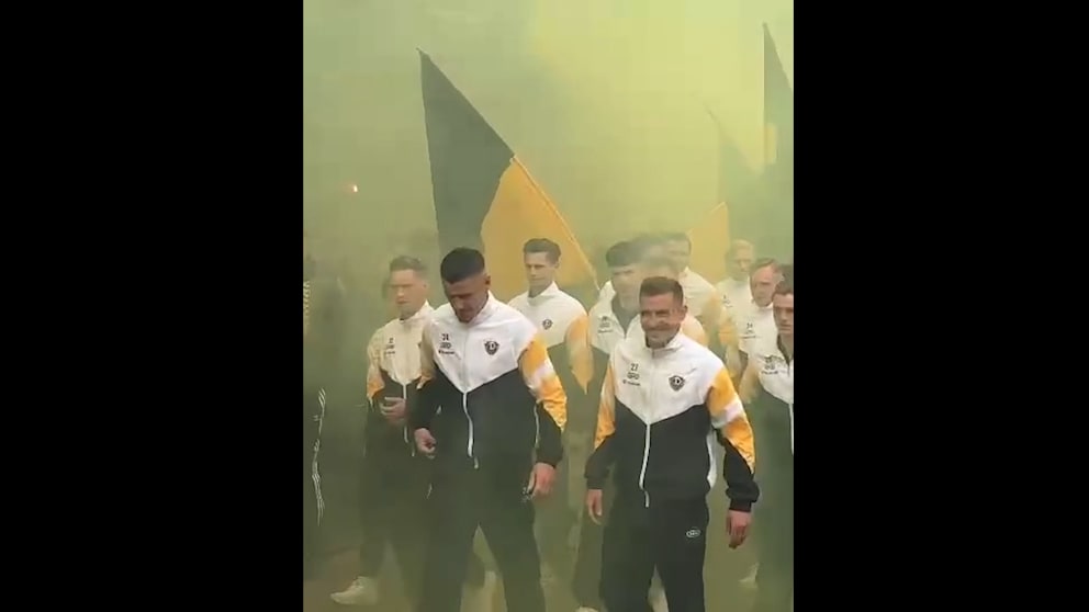 Tausende Fans begleiten ihr Team: Dresden im Fußball-Ausnahmezustand