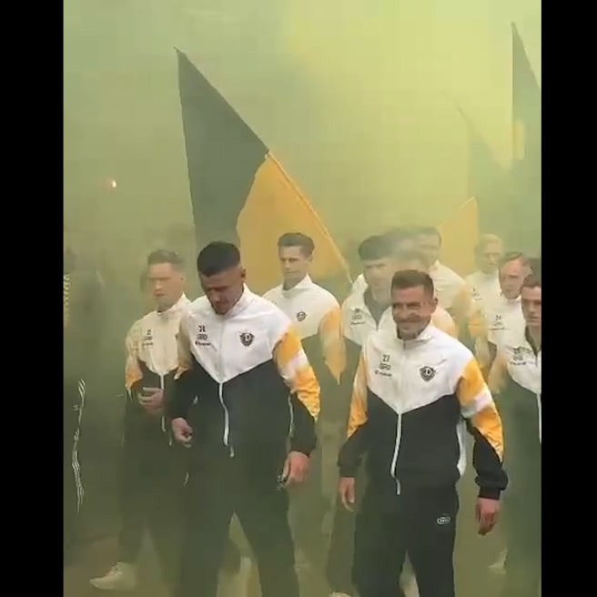 Tausende Fans begleiten ihr Team: Dresden im Fußball-Ausnahmezustand